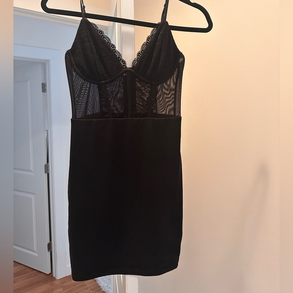 Garage lace dress - Picture 1 of 4